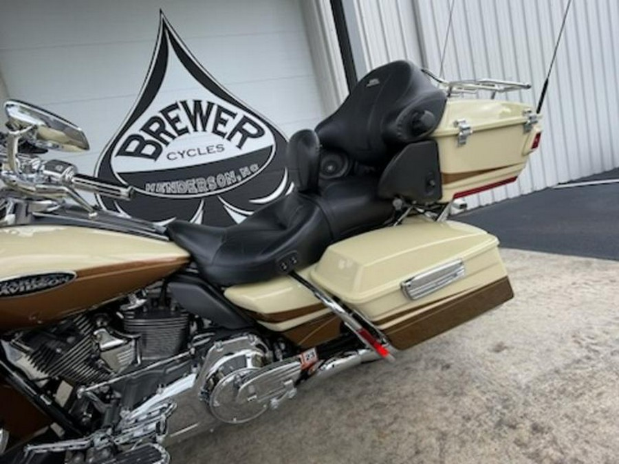 2011 Harley-Davidson® FLTRUSE - CVO™ Road Glide® Ultra