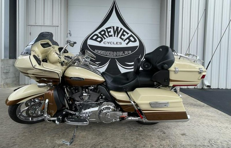 2011 Harley-Davidson® FLTRUSE - CVO™ Road Glide® Ultra