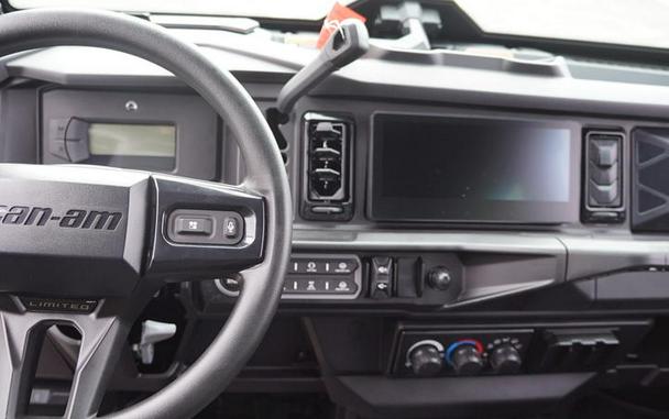 2026 Can-Am® Defender MAX Limited HD11