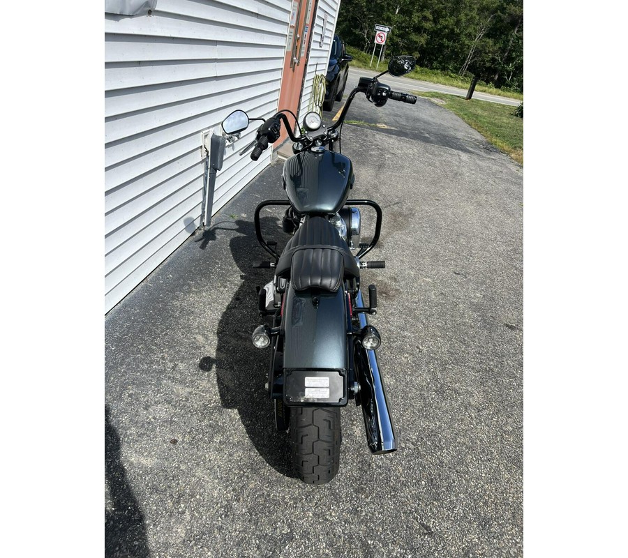 2025 Harley-Davidson® Street Bob® Iron Horse Metallic w/Cast Wheels