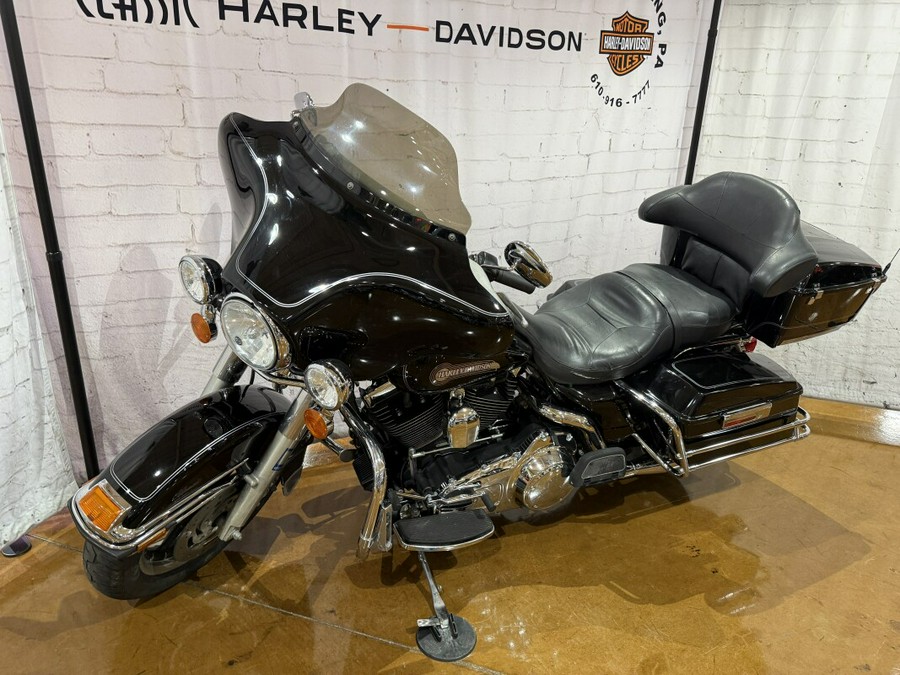 2007 Harley-Davidson® Electra Glide® Classic FLHTC 721933 Vivid Black