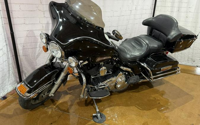 2007 Harley-Davidson® Electra Glide® Classic FLHTC 721933 Vivid Black