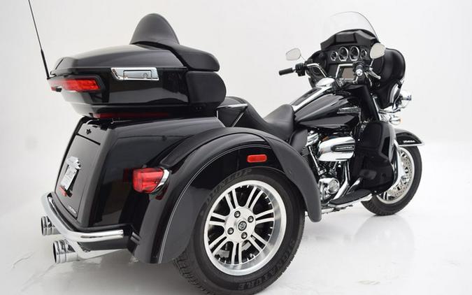 2017 Harley-Davidson FLHTCUTG - Tri Glide Ultra