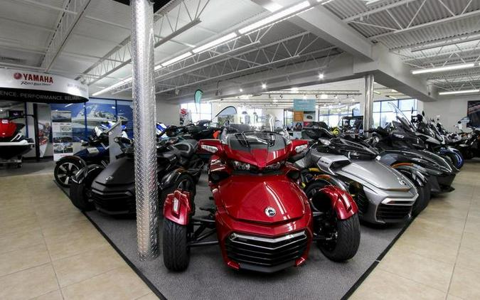 2024 Can-Am® Outlander X mr 1000R Hyper Silver & Legion Red