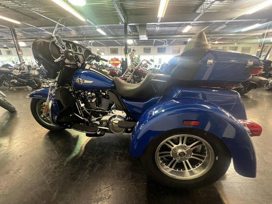 2024 Harley-Davidson Tri Glide Ultra Blue Burst FLHTCUTG