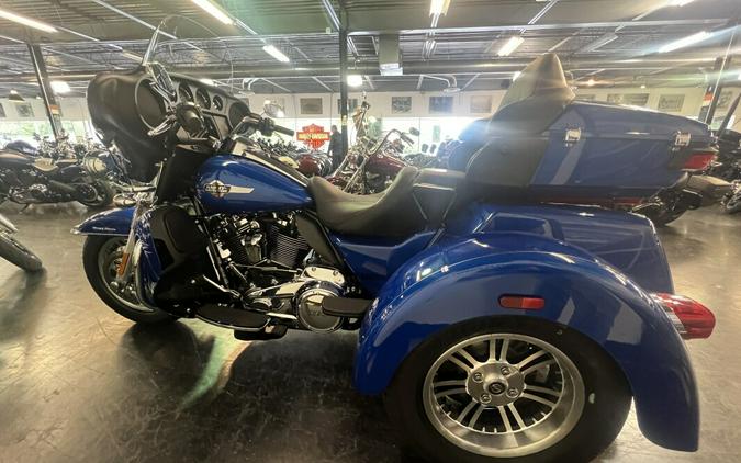 2024 Harley-Davidson Tri Glide Ultra Blue Burst FLHTCUTG