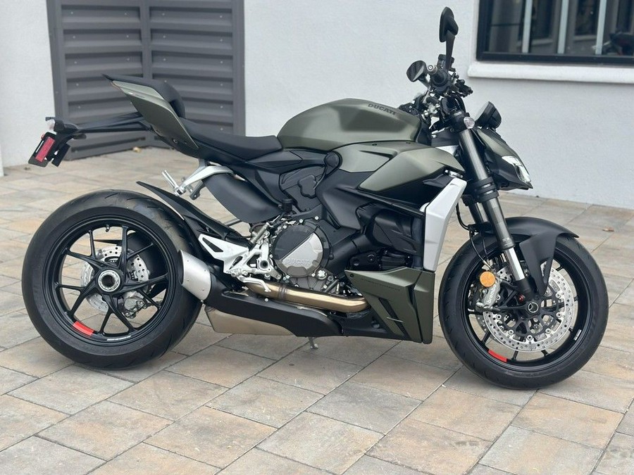 2025 Ducati Streetfighter V2 Storm Green