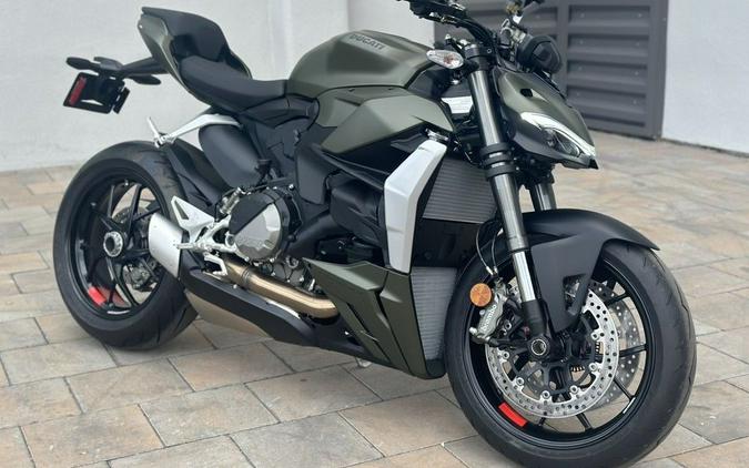 2025 Ducati Streetfighter V2 Storm Green