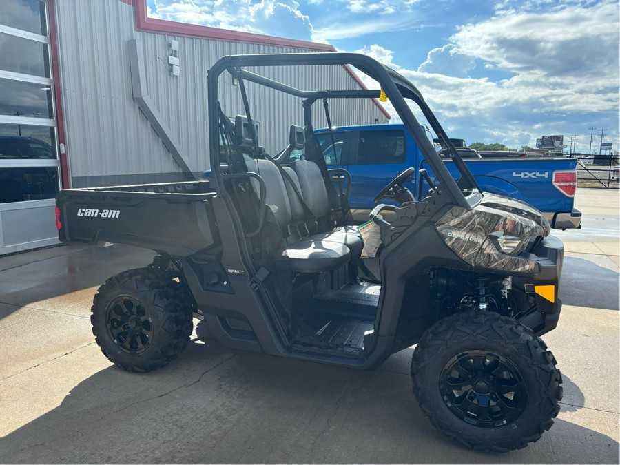 2025 Can-Am™ Defender DPS HD7