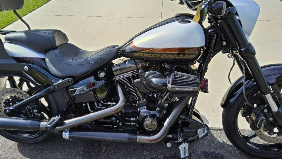 2017 Harley-Davidson CVO™ Pro Street Breakout®
