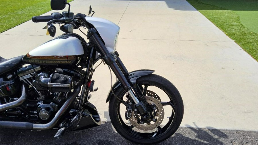 2017 Harley-Davidson CVO™ Pro Street Breakout®