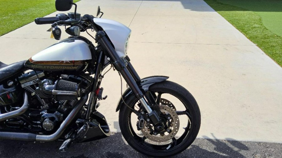 2017 Harley-Davidson CVO™ Pro Street Breakout®