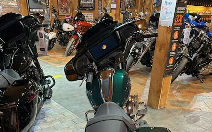 2024 Harley-Davidson Street Glide® Alpine Green w/Cast Wheels