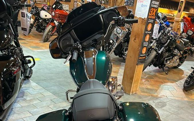 2024 Harley-Davidson Street Glide® Alpine Green w/Cast Wheels