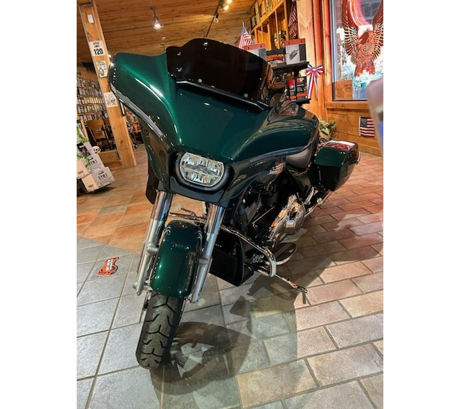 2024 Harley-Davidson Street Glide® Alpine Green w/Cast Wheels