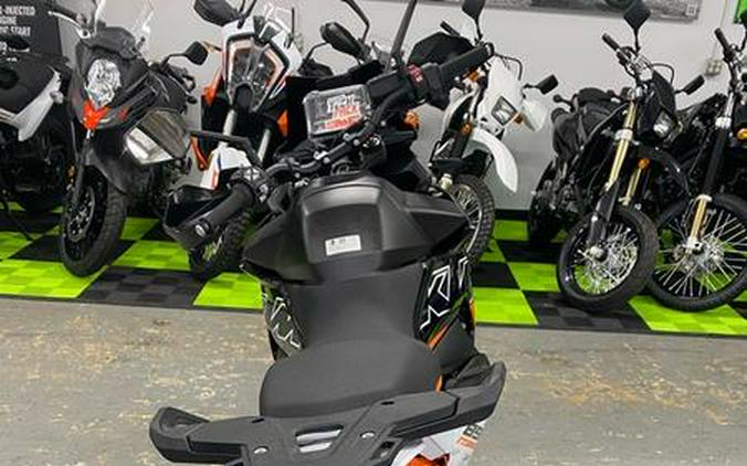 2024 KTM 890 SMT