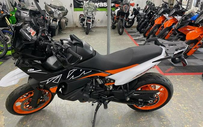 2024 KTM 890 SMT