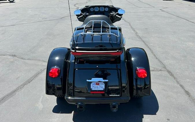 2019 Harley-Davidson® Tri Glide® Ultra Vivid Black