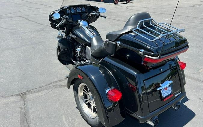 2019 Harley-Davidson® Tri Glide® Ultra Vivid Black