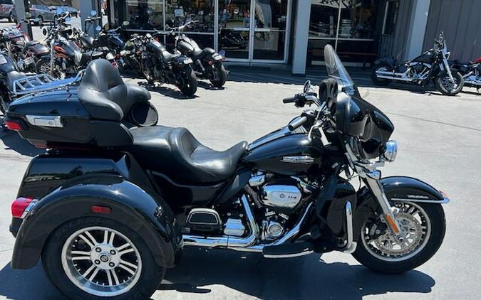 2019 Harley-Davidson® Tri Glide® Ultra Vivid Black