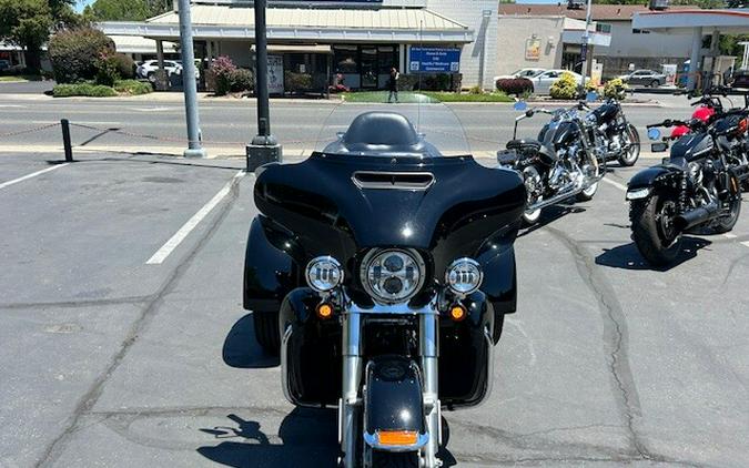 2019 Harley-Davidson® Tri Glide® Ultra Vivid Black