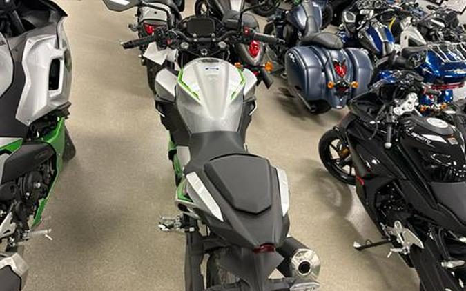 2024 Kawasaki Z7 Hybrid ABS