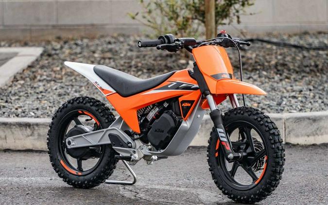 FIRST LOOK! THE ALUMINUM FRAMED 2024 KTM SX-E 2 IS COMING SOON