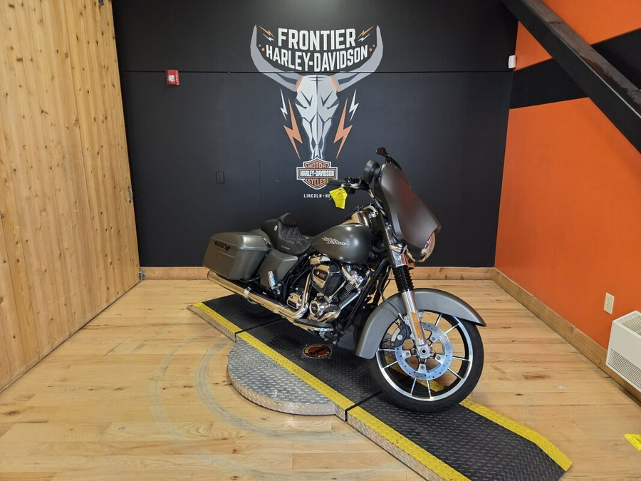 FLHX 2018 Street Glide®