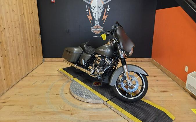 FLHX 2018 Street Glide®