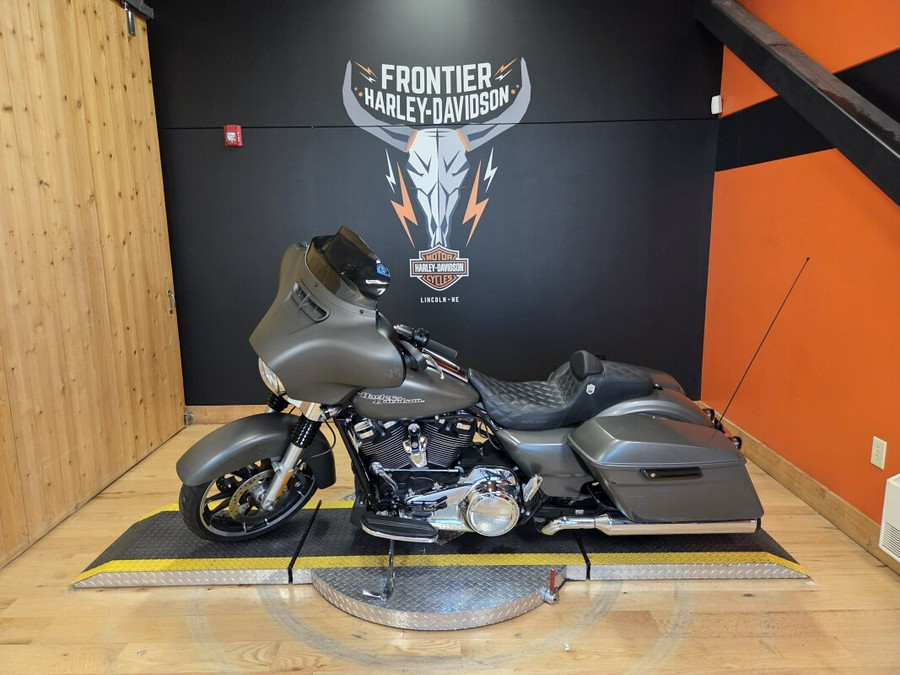 FLHX 2018 Street Glide®