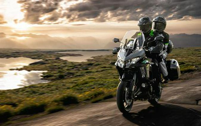 2025 Kawasaki Versys® 1100 SE LT ABS