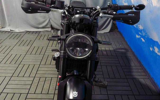 2022 Husqvarna Svartpilen 401