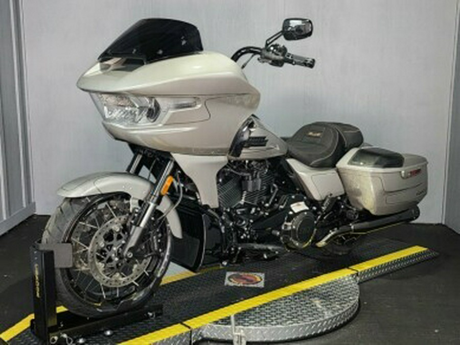 2023 Harley-Davidson CVO™ Road Glide FLTRXSE DARK PLATINUM