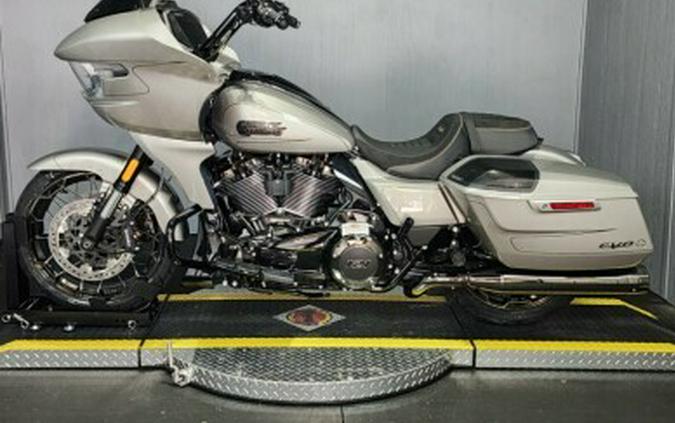 2023 Harley-Davidson CVO™ Road Glide FLTRXSE DARK PLATINUM