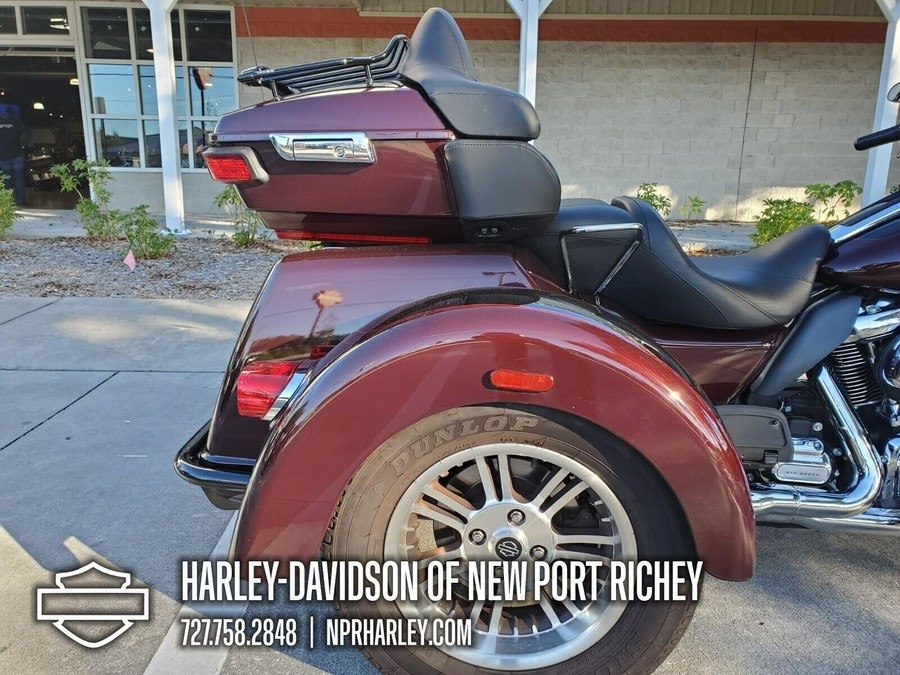 2022 Harley-Davidson® Tri Glide® Ultra Midnight Crimson/Vivid Black
