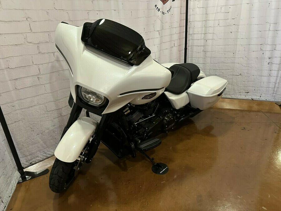 2024 Harley-Davidson Street Glide® FLHX White Onyx Pearl