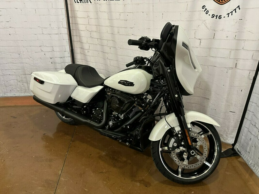 2024 Harley-Davidson Street Glide® FLHX White Onyx Pearl