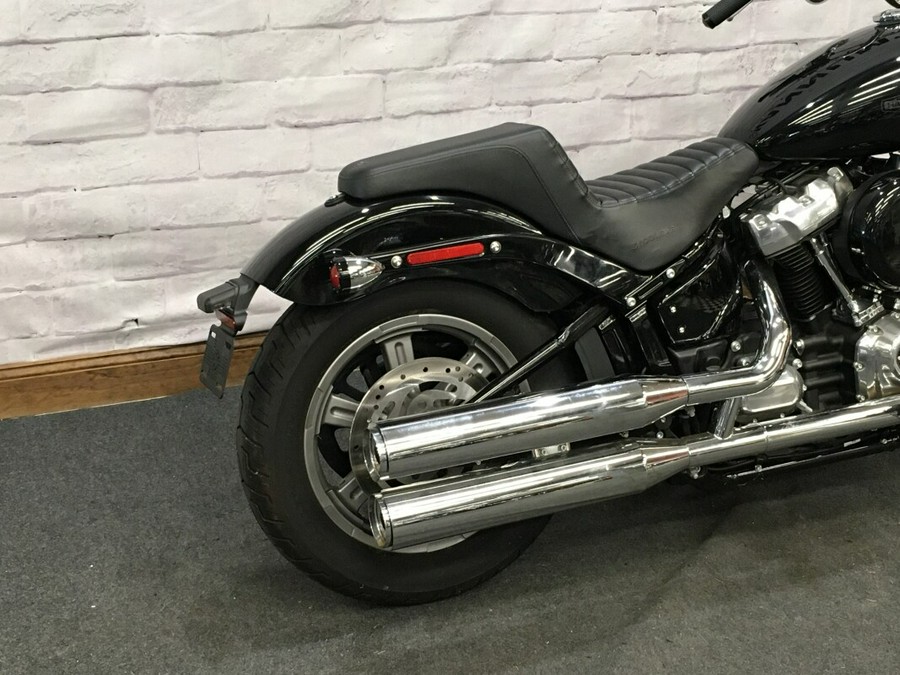 2022 Harley-Davidson® Softail Standard® Vivid Black FXST