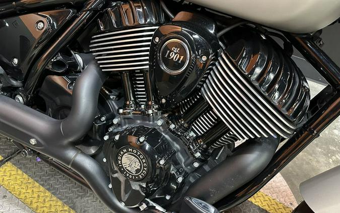 2023 Indian Chief Bobber Dark Horse Silver Quartz Smoke