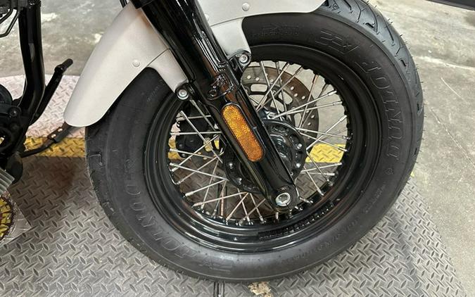 2023 Indian Chief Bobber Dark Horse Silver Quartz Smoke