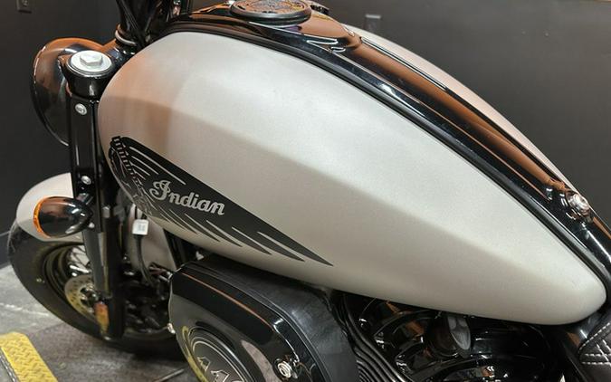 2023 Indian Chief Bobber Dark Horse Silver Quartz Smoke