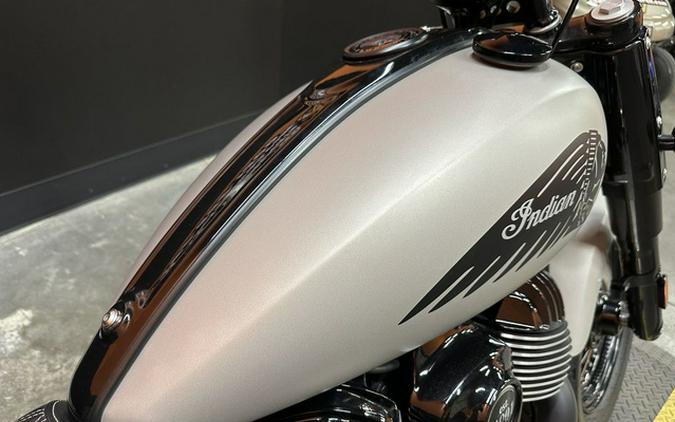 2023 Indian Chief Bobber Dark Horse Silver Quartz Smoke