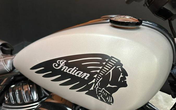 2023 Indian Chief Bobber Dark Horse Silver Quartz Smoke