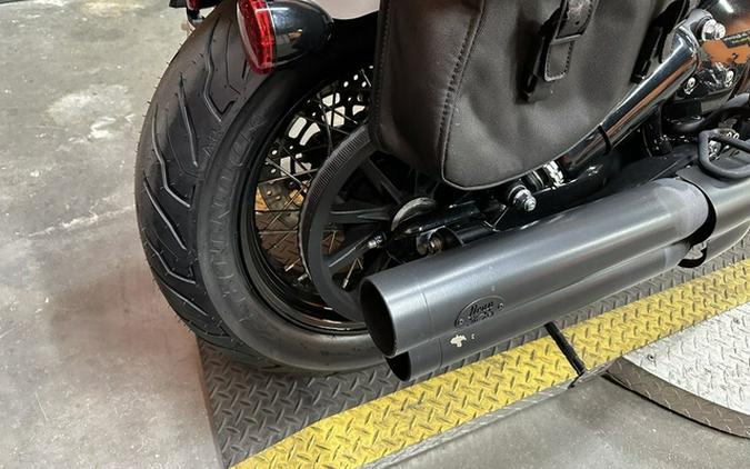 2023 Indian Chief Bobber Dark Horse Silver Quartz Smoke