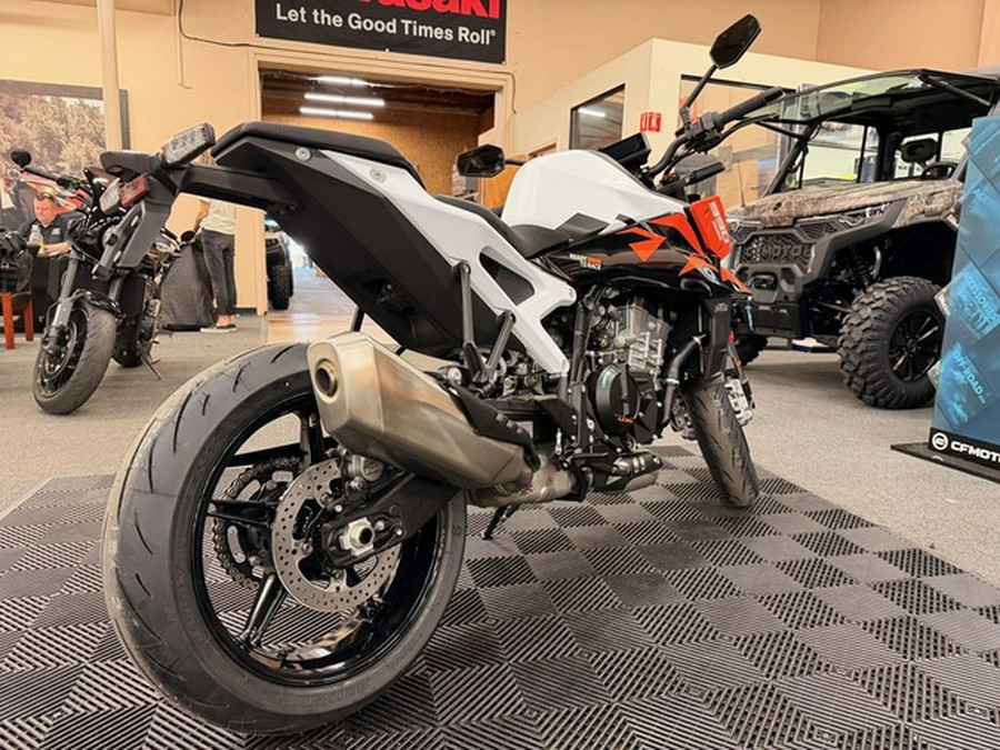 2027 KTM 990 Duke