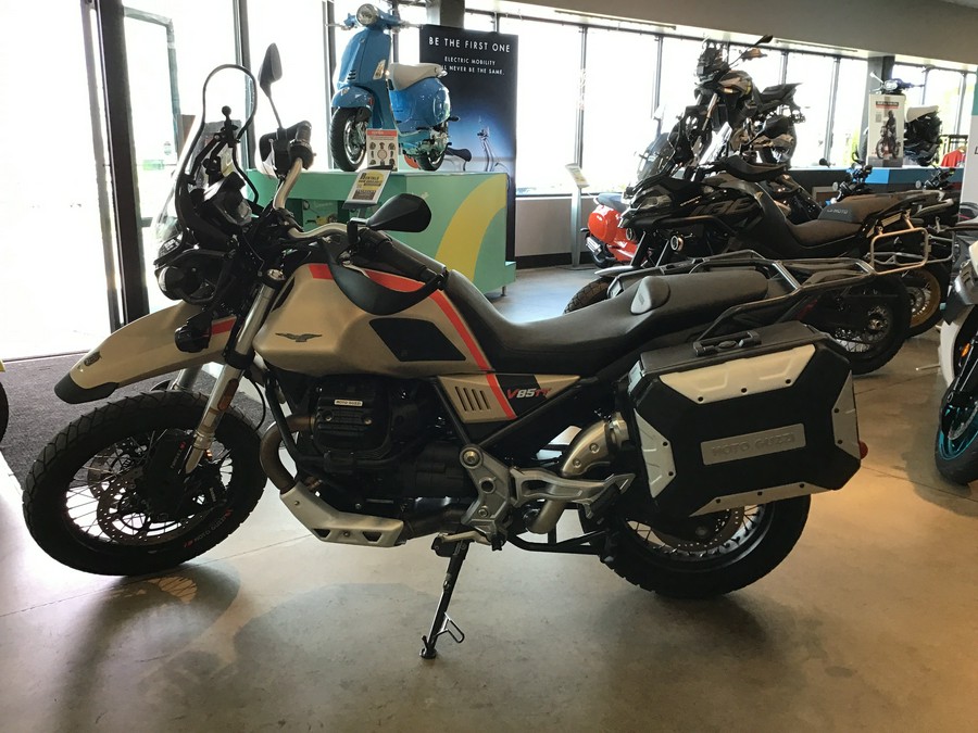 2020 Moto Guzzi V85 TT Travel