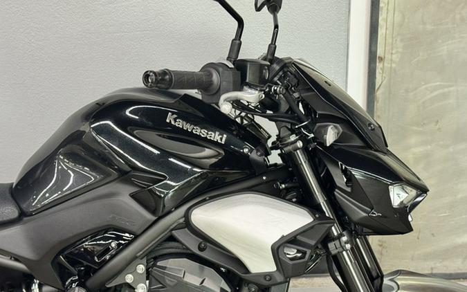 2025 Kawasaki Z900 ABS Metallic Spark Black/Metallic Carbon Gray