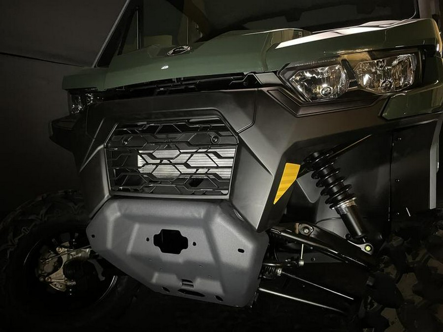 2024 Can-Am® Defender DPS CAB HD9