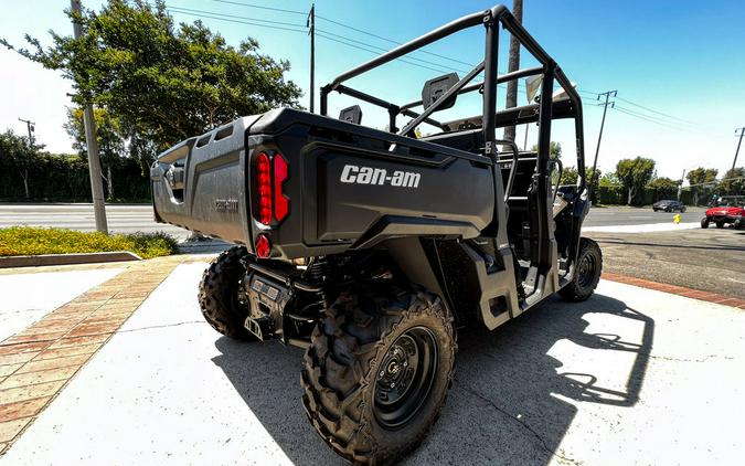 2023 Can-Am® Defender MAX HD7