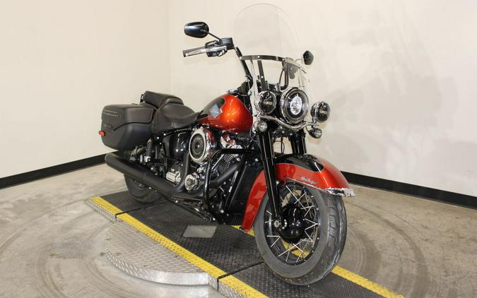 2025 Harley-Davidson® FLHC - Heritage Classic